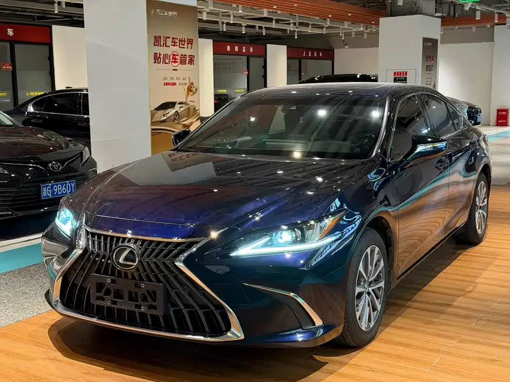 Lexus ES — фото 1