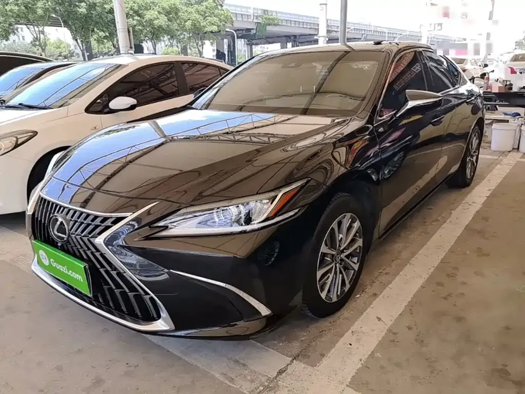 Lexus ES — фото 1