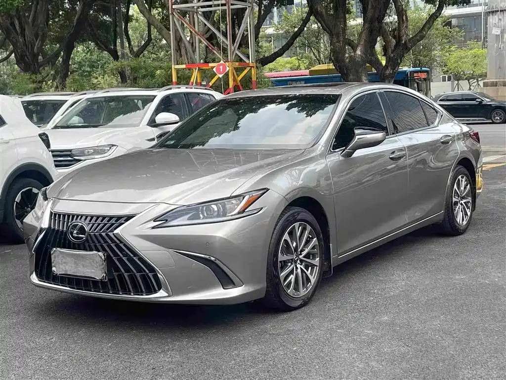 Lexus ES — фото 1