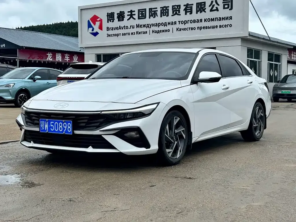 Hyundai Elantra — фото 1