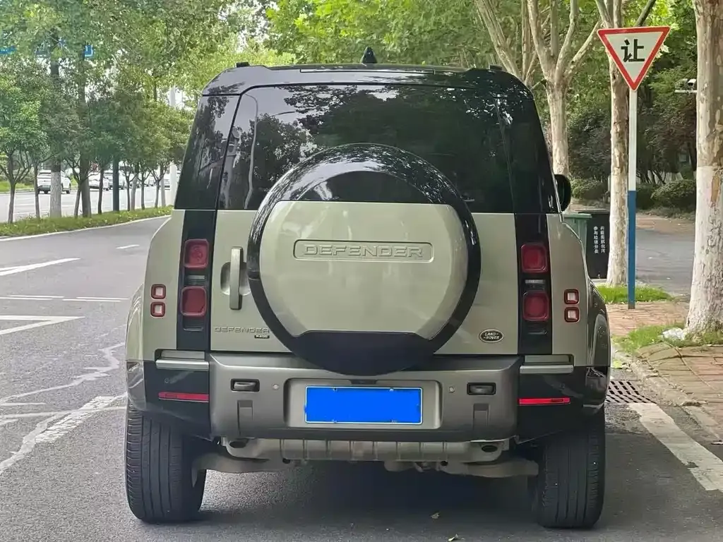 Land Rover Defender — фото 4