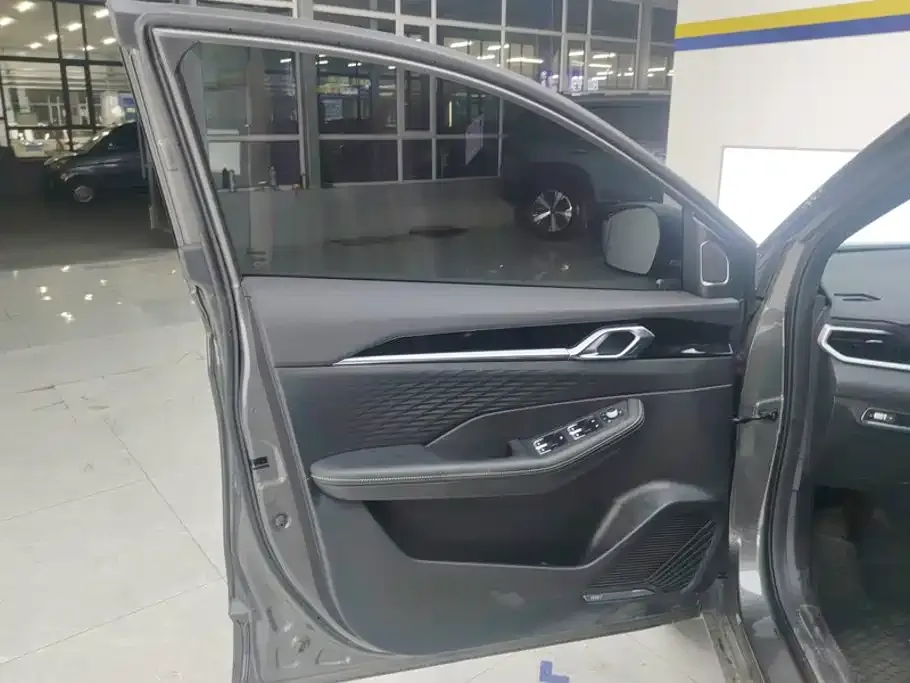 Geely Binyue — фото 10