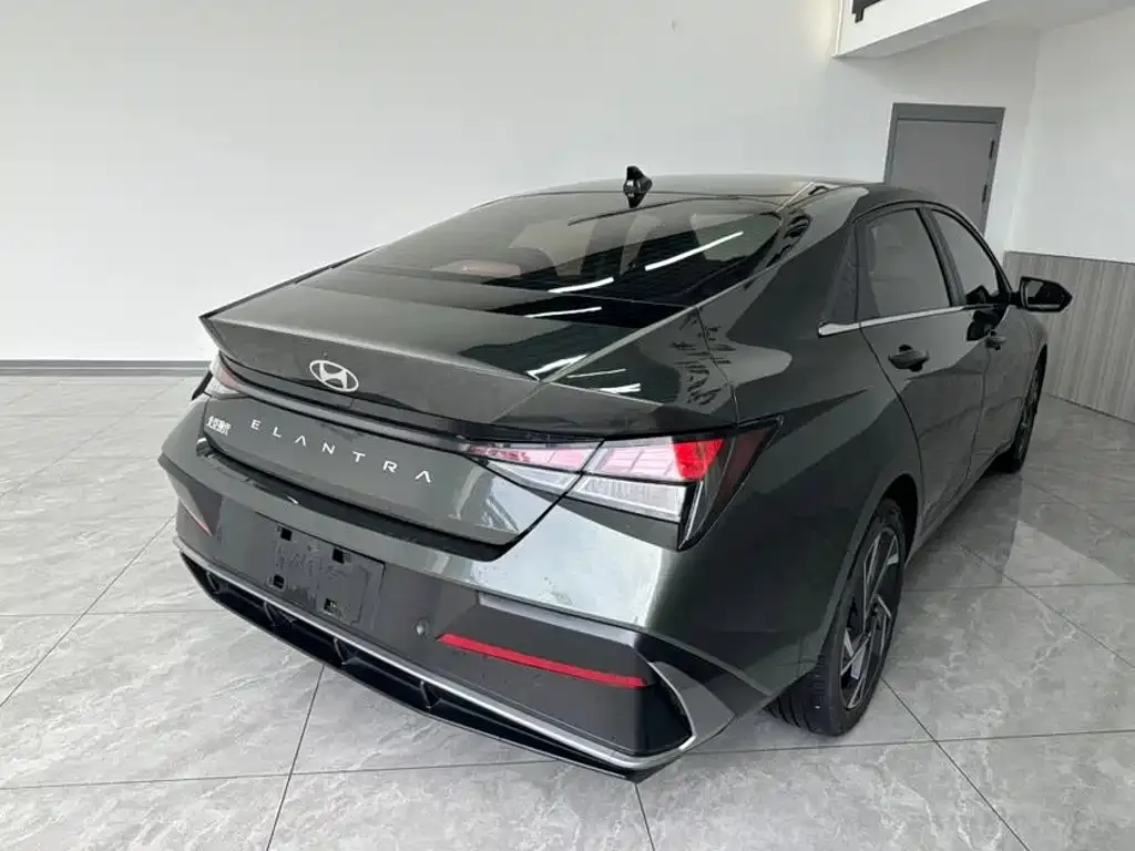 Hyundai Elantra — фото 2