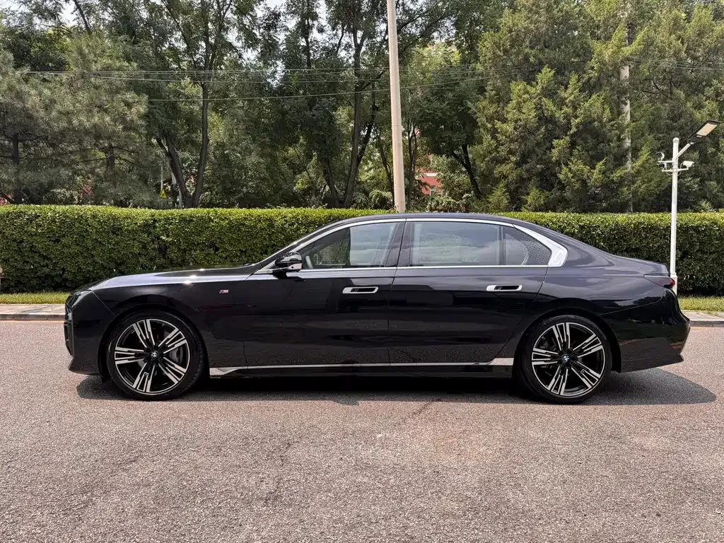 BMW 7 Series — фото 9