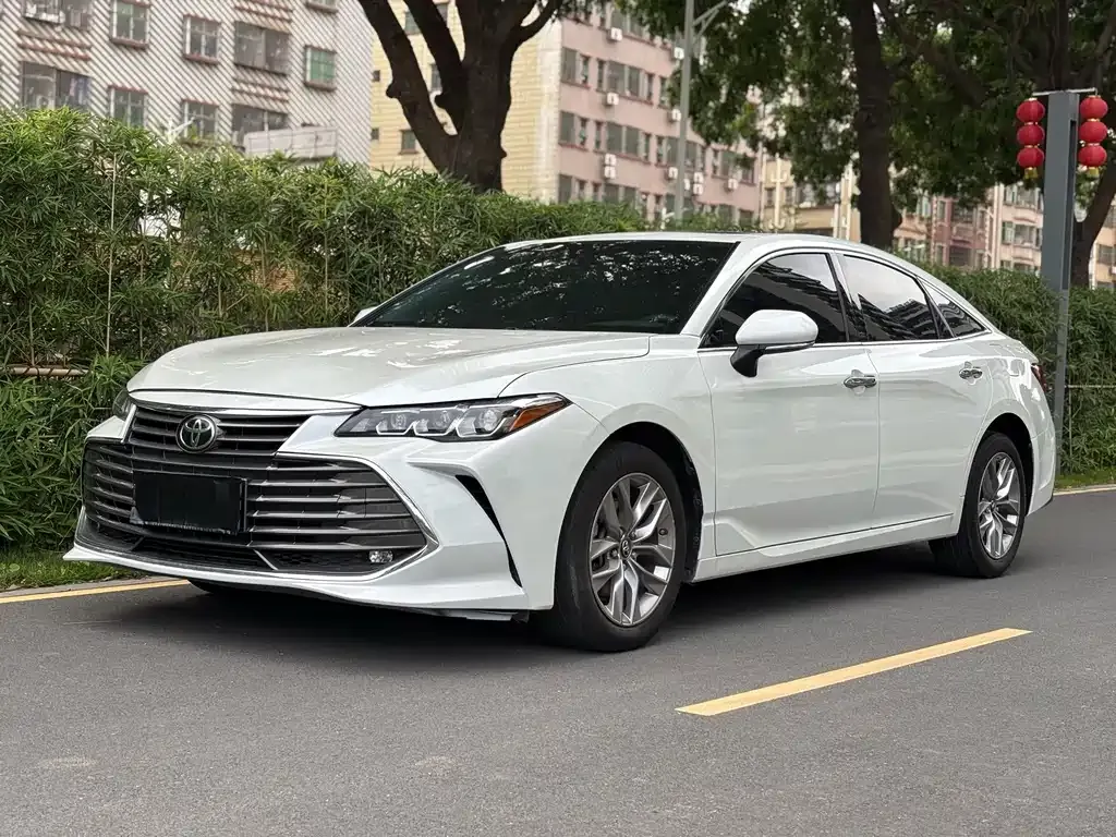 Toyota Avalon — фото 1