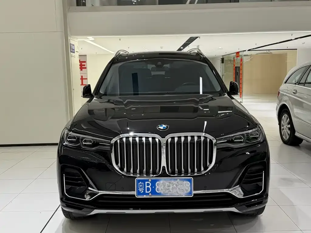 BMW X7 — фото 2