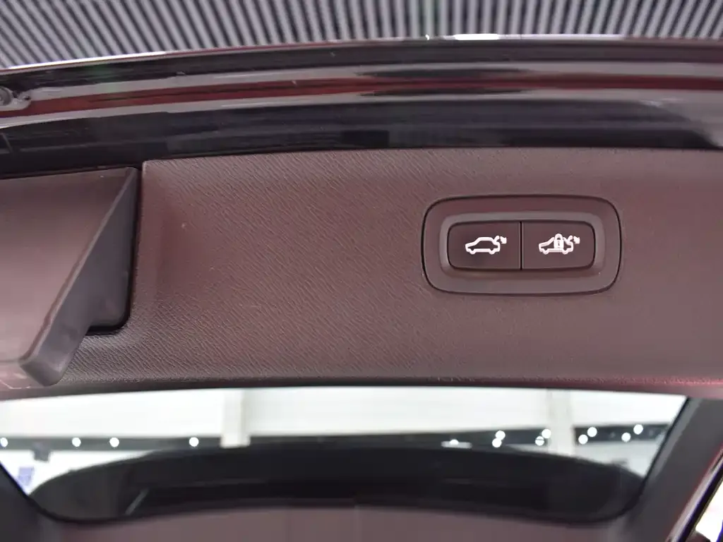 Volvo XC90 — фото 10