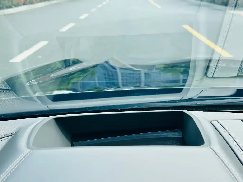 BMW 8 Series — фото 2