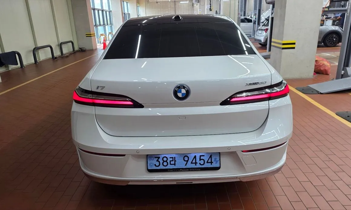 BMW i7 — фото 9