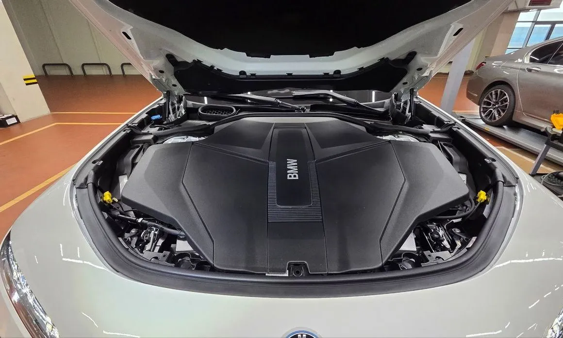 BMW i7 — фото 10