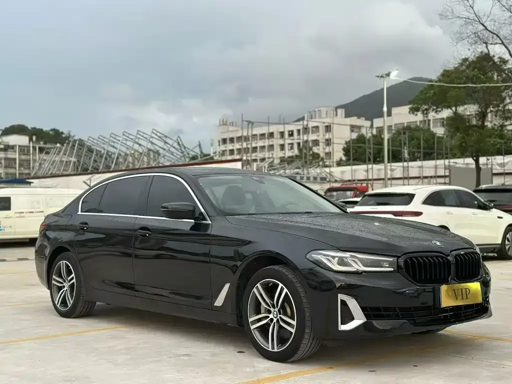 BMW 5 Series — фото 1