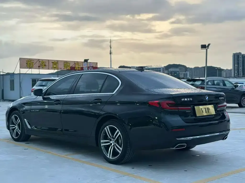 BMW 5 Series — фото 5