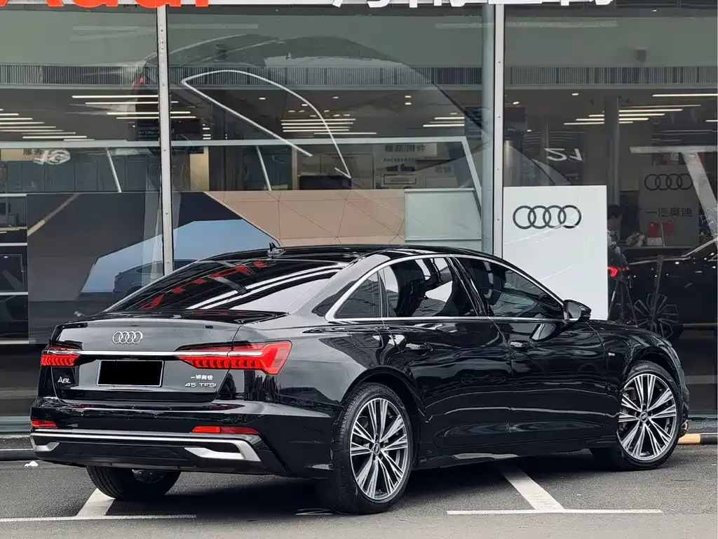 Audi A6L — фото 9