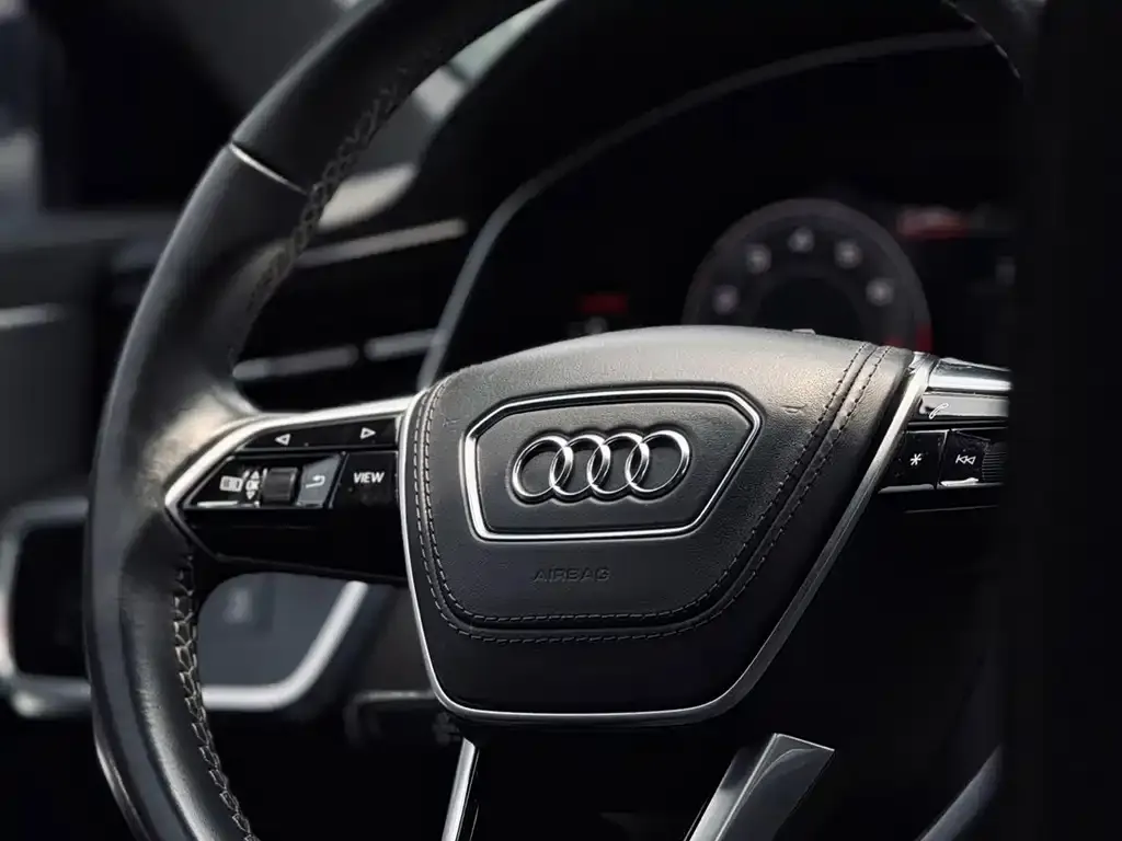 Audi A6L — фото 2