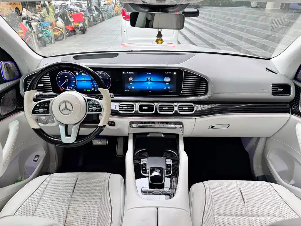 Mercedes-Benz GLS — фото 6