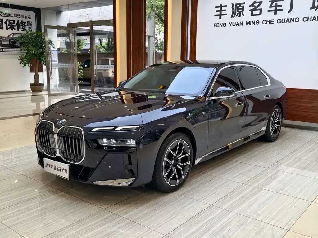BMW 7 Series — фото 1
