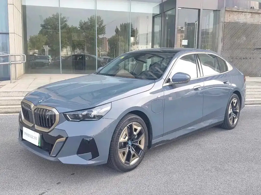 BMW i5 — фото 1