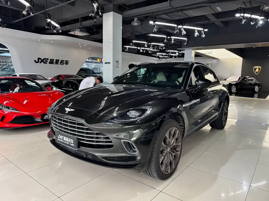 Aston Martin DBX — фото 1