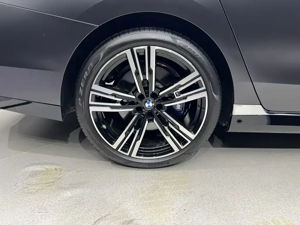 BMW 7 Series — фото 10