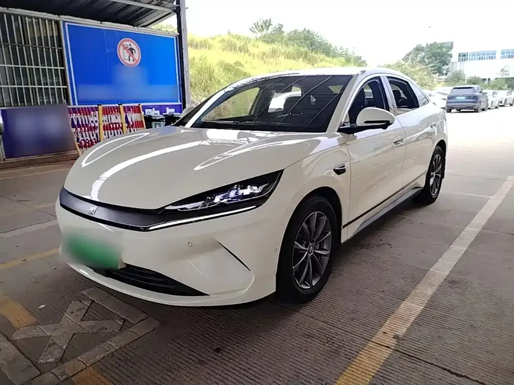 BYD Qin L — фото 1