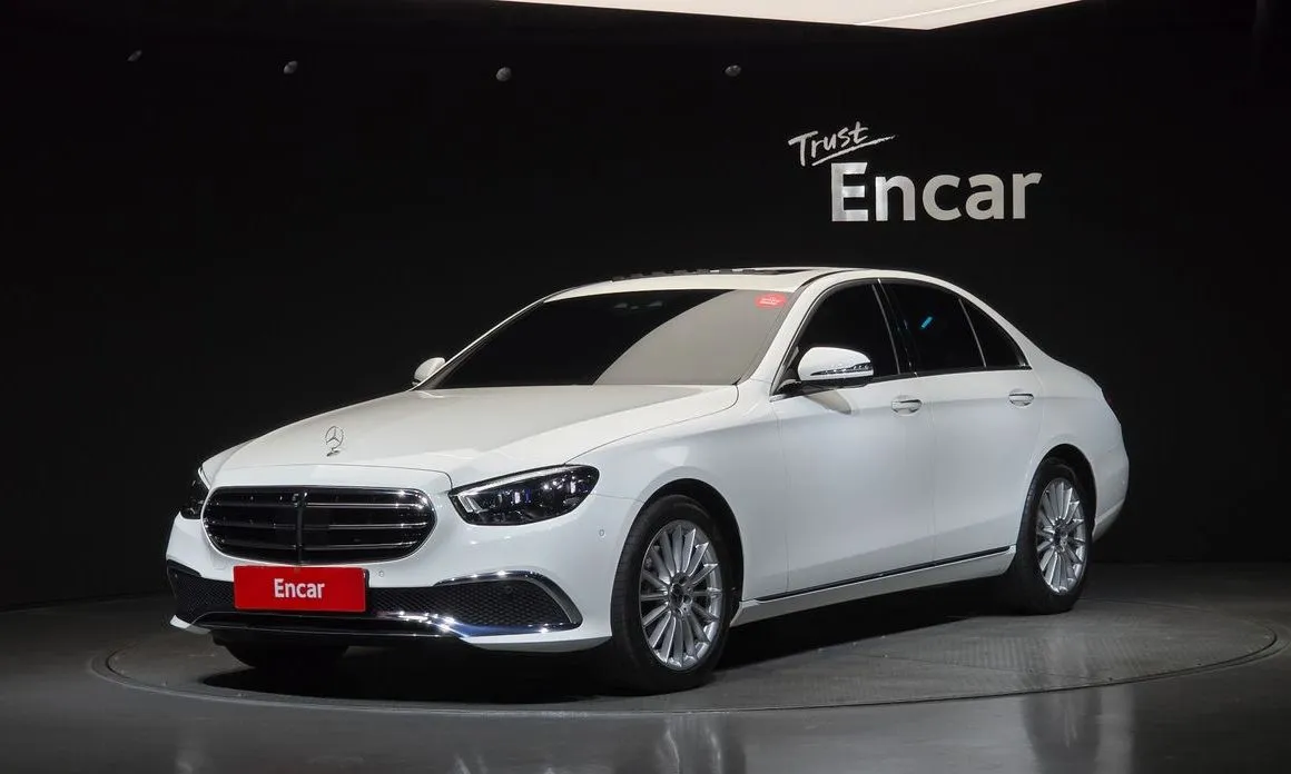 Mercedes-Benz E-Class — фото 1