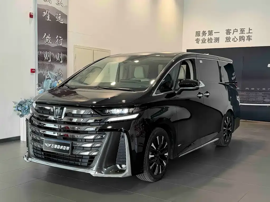Toyota Vellfire — фото 1