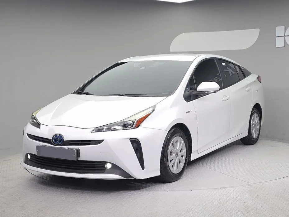 Toyota Prius — фото 1