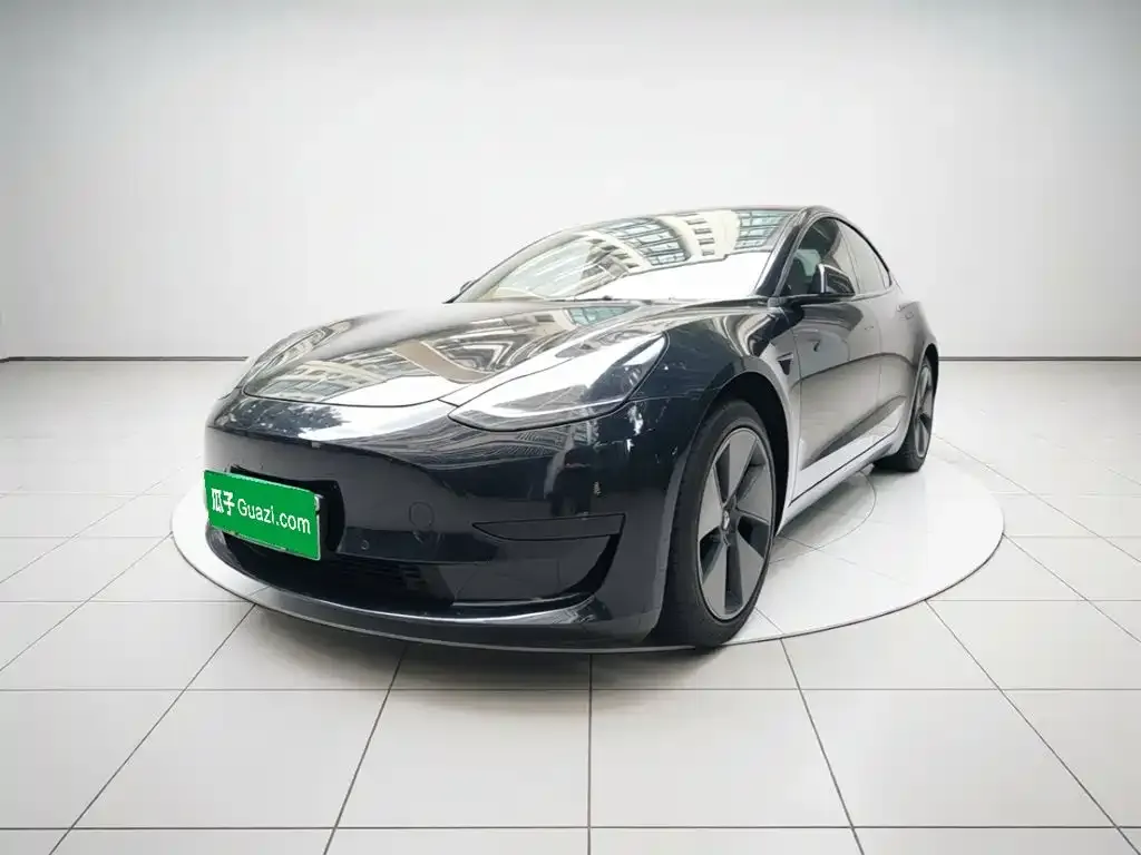 Tesla Model 3 — фото 1