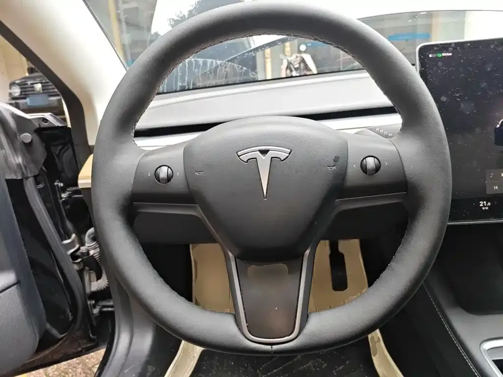 Tesla Model 3 — фото 10