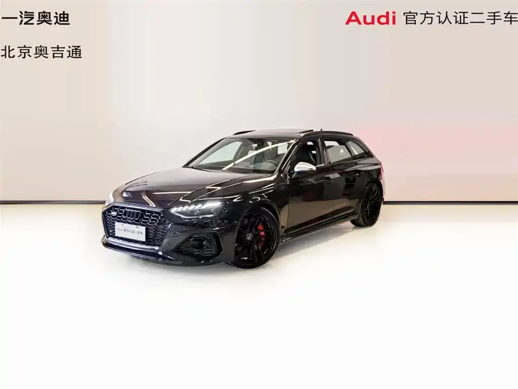 Audi RS 4 — фото 1