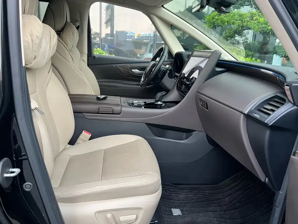 Toyota Vellfire — фото 2