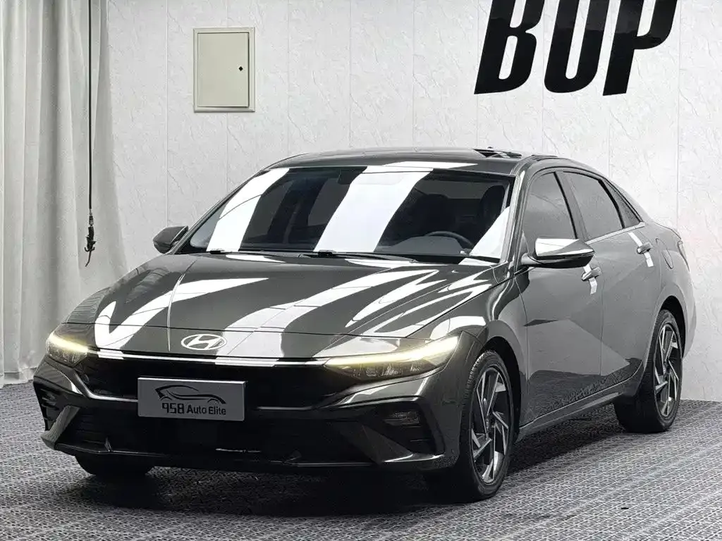 Hyundai Elantra — фото 1