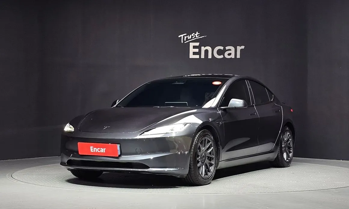 Tesla Model 3 — фото 1
