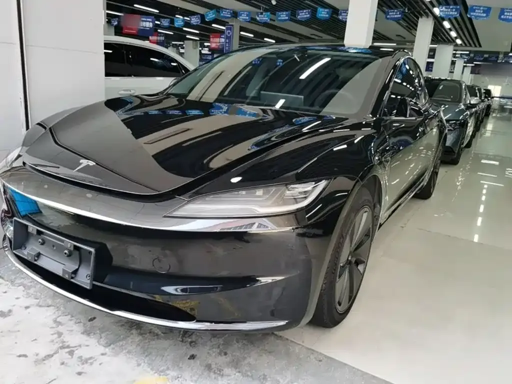 Tesla Model 3 — фото 1