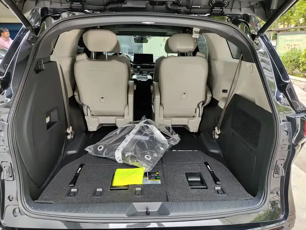 Toyota Sienna — фото 9