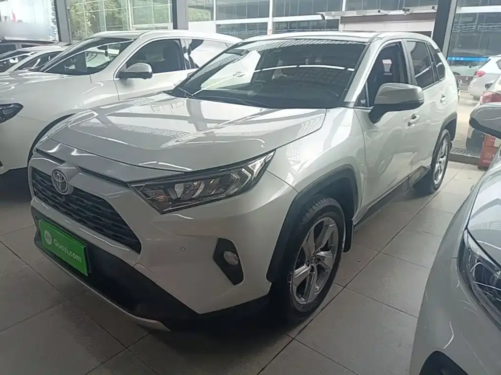 Toyota RAV4 — фото 1