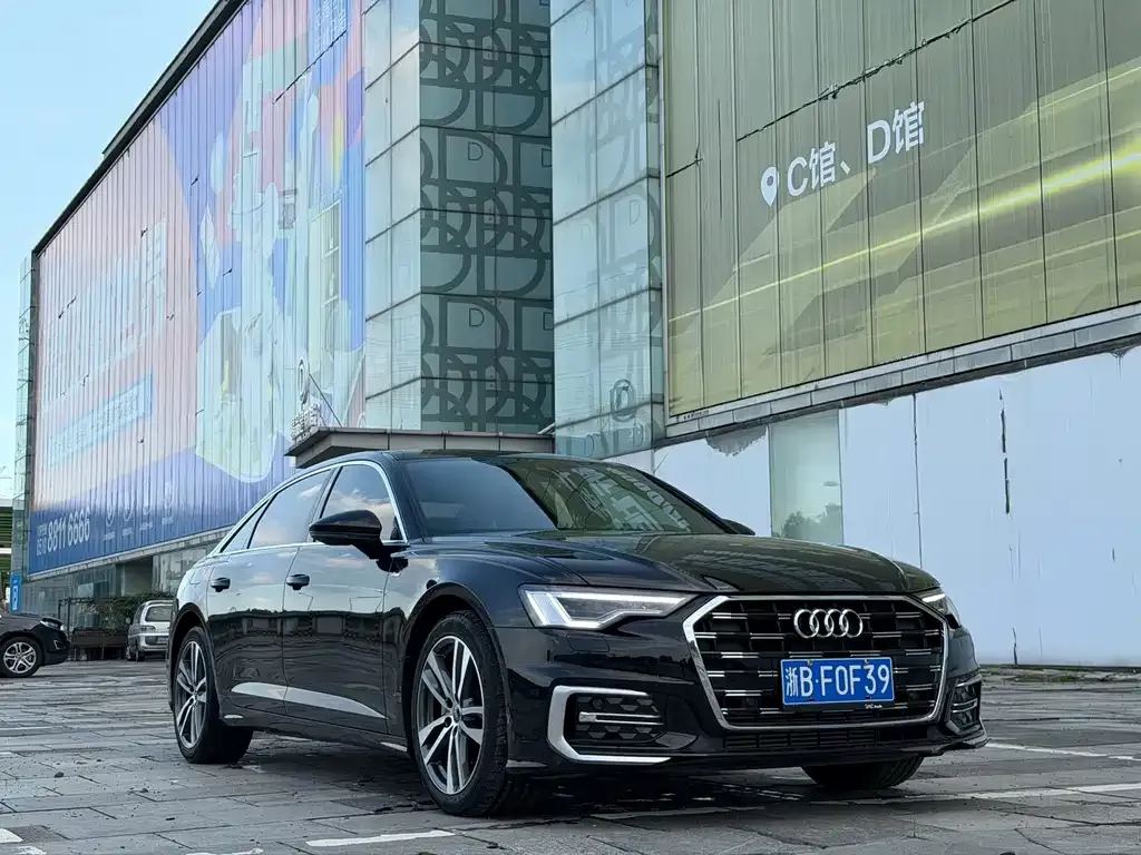 Audi A6L — фото 1
