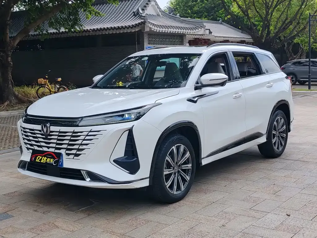 Changan CS75 PLUS — фото 1