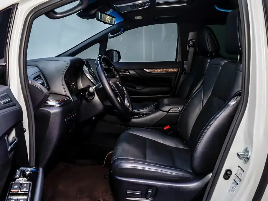 Toyota Vellfire — фото 9