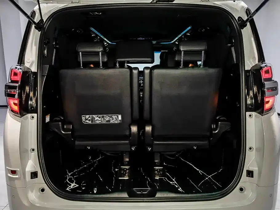 Toyota Vellfire — фото 6