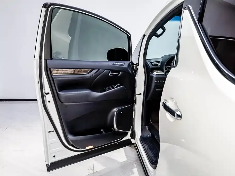 Toyota Vellfire — фото 5