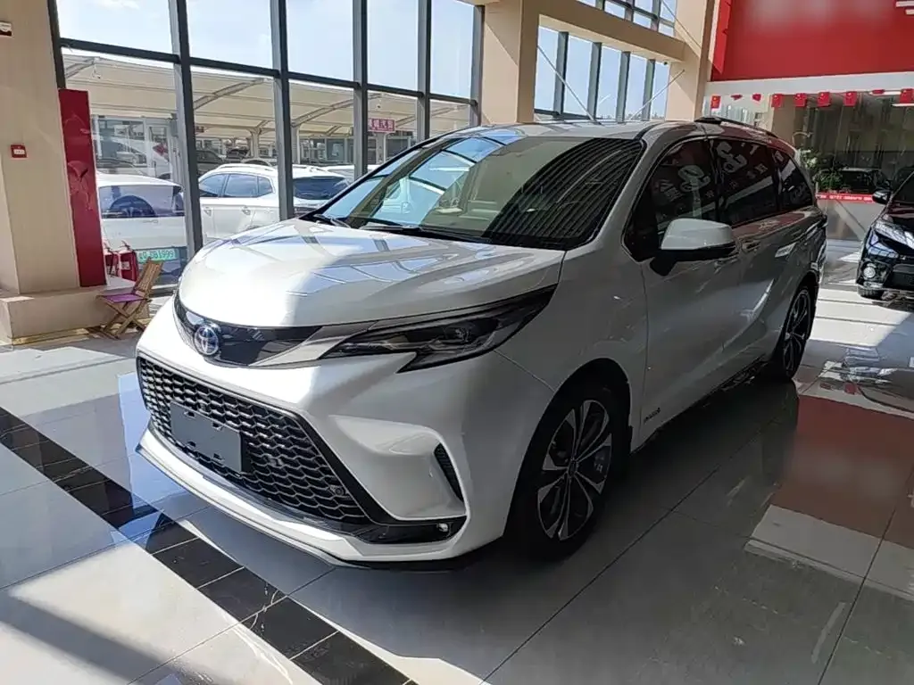 Toyota Granvia — фото 1
