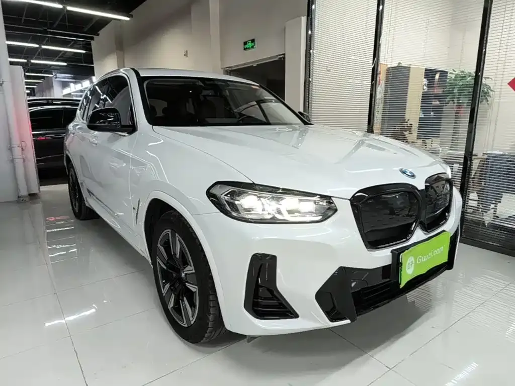 BMW iX3 — фото 4