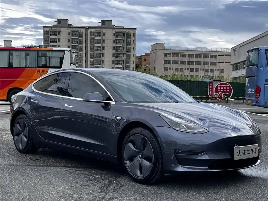 Tesla Model 3 — фото 5