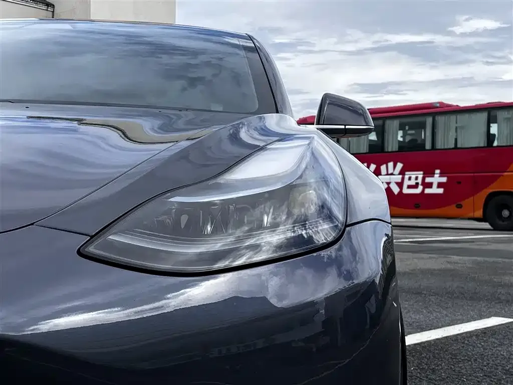 Tesla Model 3 — фото 3