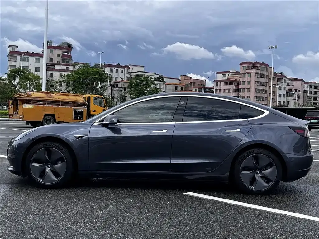 Tesla Model 3 — фото 8