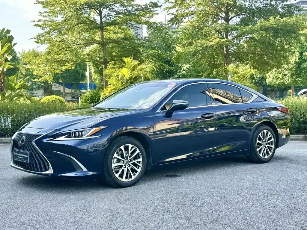 Lexus ES — фото 1