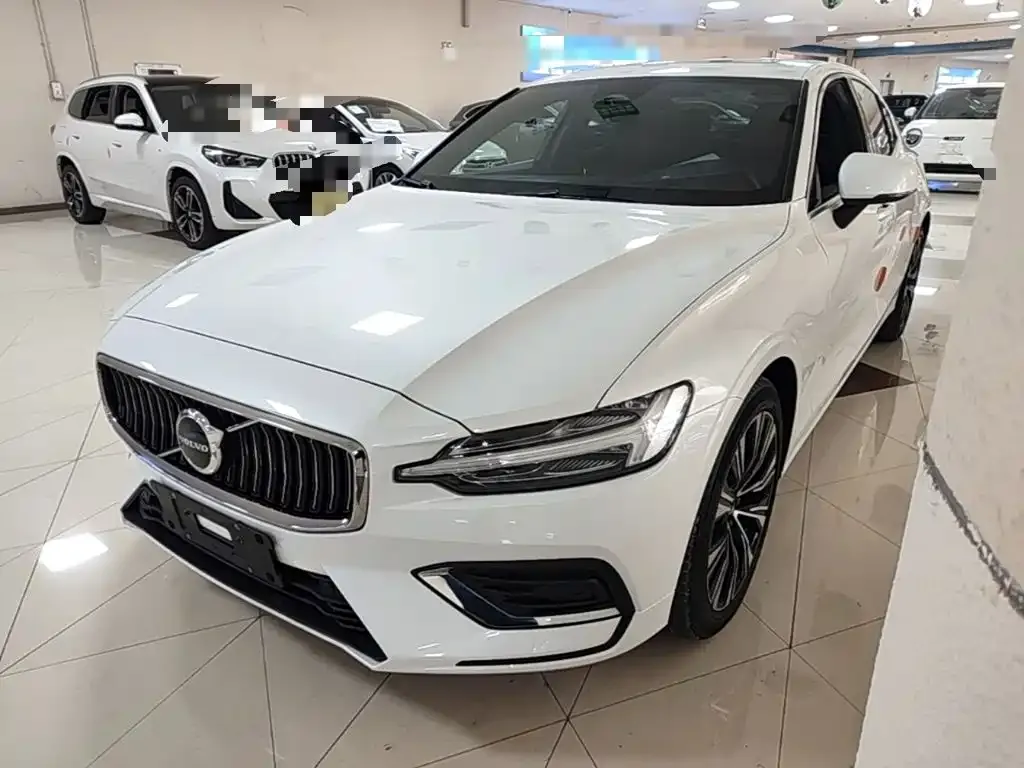 Volvo S60 — фото 1