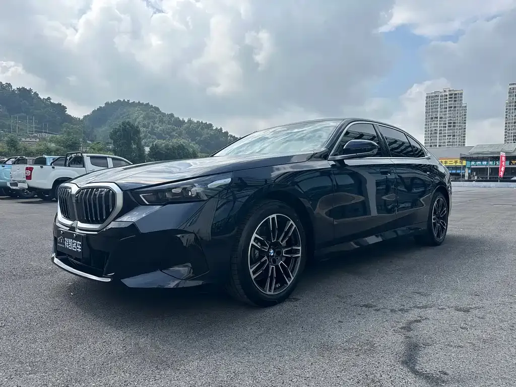 BMW 5 Series — фото 1