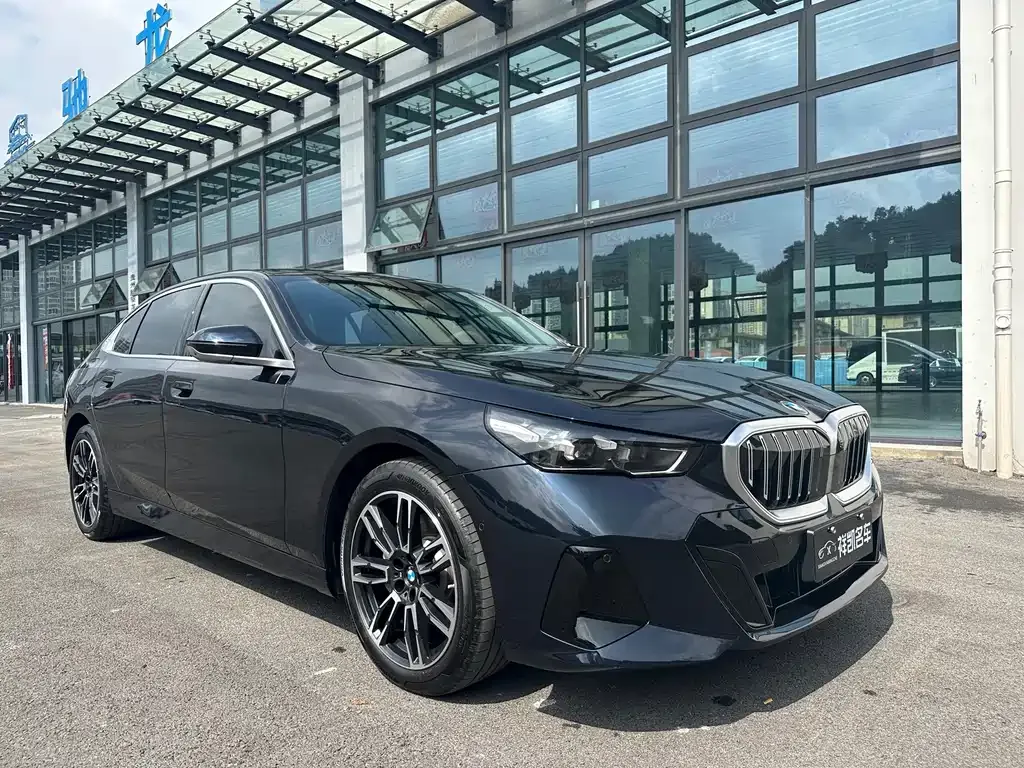 BMW 5 Series — фото 10
